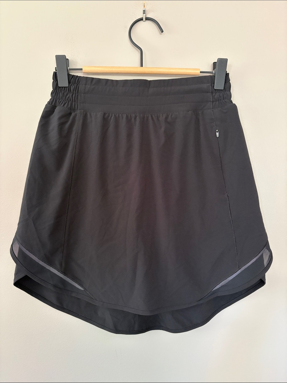 Lululemon Hotty Hot High Rise Skirt *Long Size 4‎ Black Sporty Athletic Skort